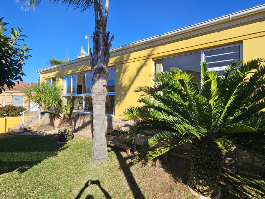 3 Bedroom Property for Sale in Wavecrest Eastern Cape